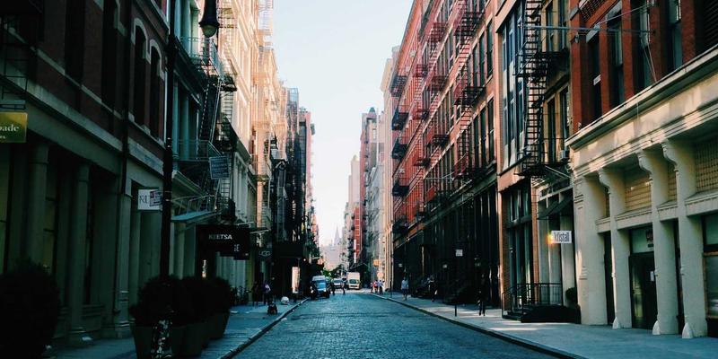 银行理财、基金、股票、加密货币：四类主流投资工具的风险收益深度对比 | 牛币网